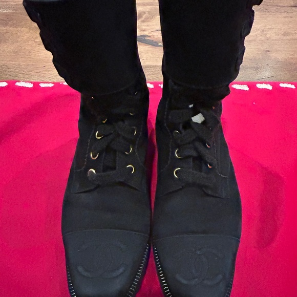 Chanel Vintage Interlocking CC Logo Combat Boot - Picture 2 of 4